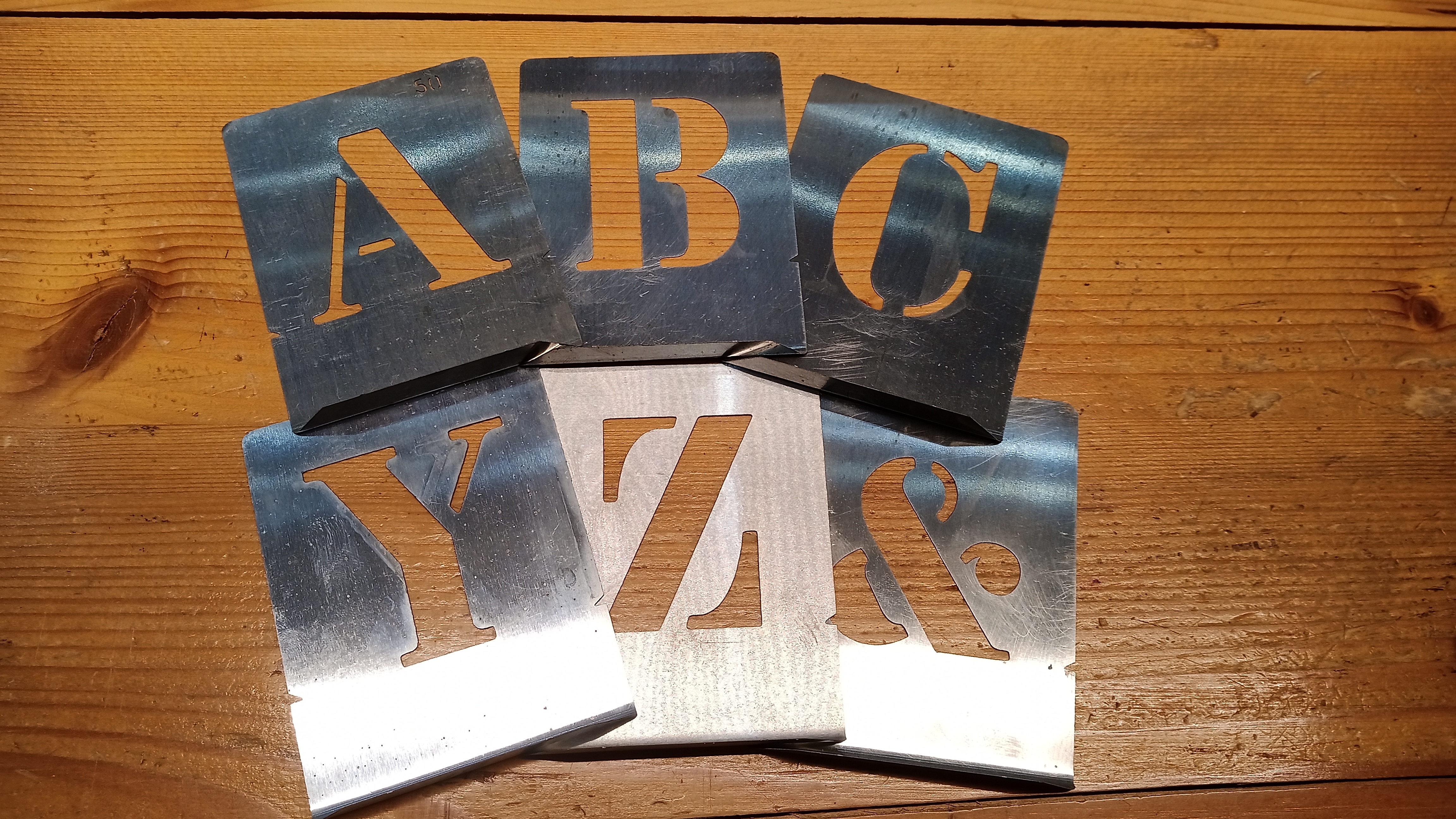 Schriftschablonen A-Z Antiqua VERSAL Schriftschablonen A-Z Antiqua VERSAL